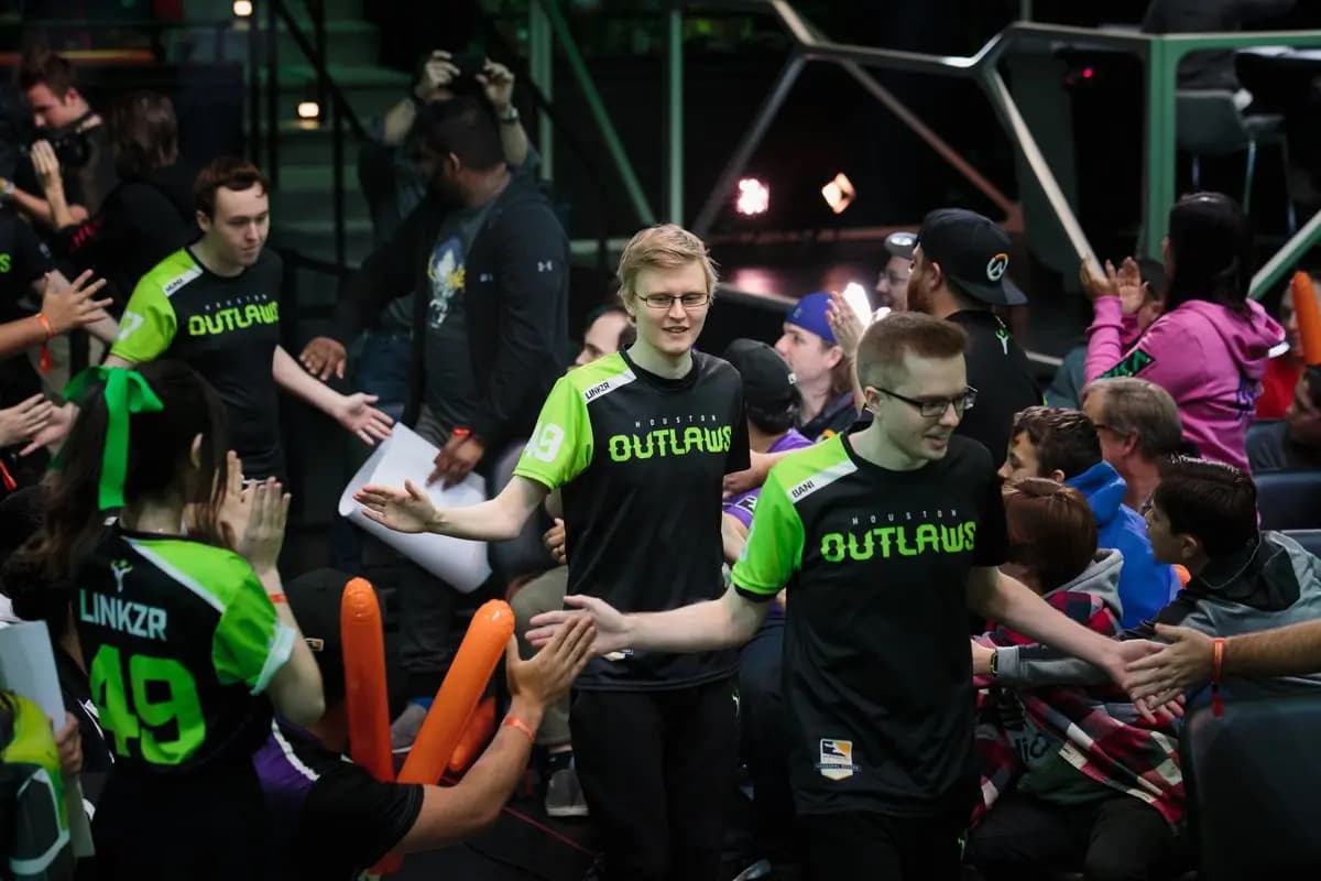 Overwatch League: dopo una dura lotta, i Houston Outlaws si sono guadagnati un posto ai playoff, ecco i risultati del Day 4 della Week 5