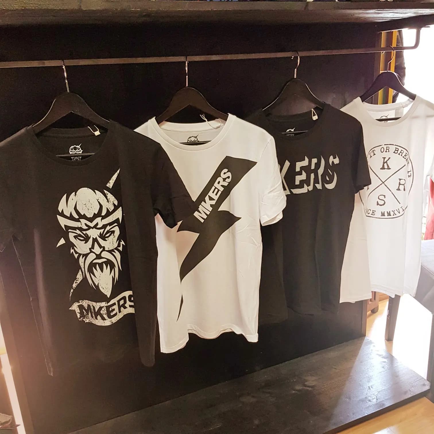 Mkers lancia la sua linea di merchandising in collaborazione con Windrose