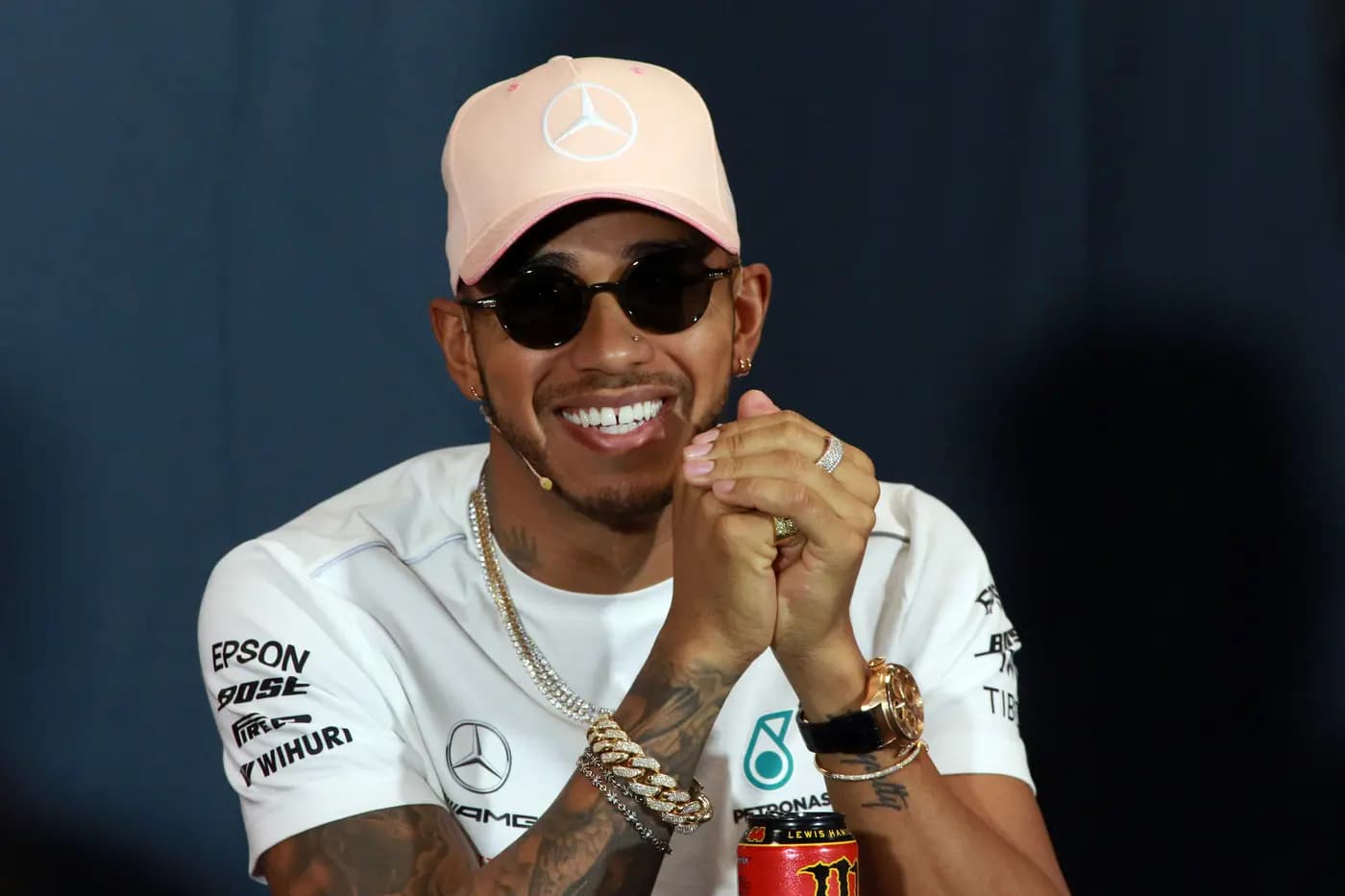 Fortnite… irresistibile! Lewis Hamilton fa nottata alla vigilia del Gp di Monaco [FOTO]